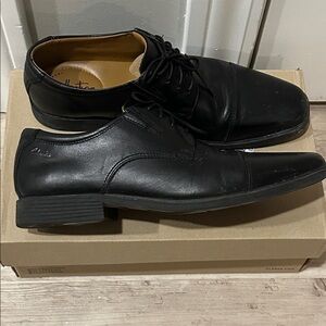 Clarks Men's Classic Black Dress Shoes
